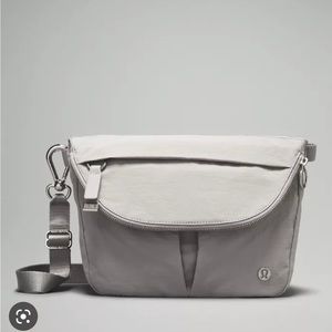 NWOT LULULEMON FESTIVAL BAG 5L- never used
